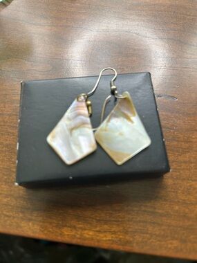 Mother of pearl drop earrings gold tone cream ivory champagne boho light weight